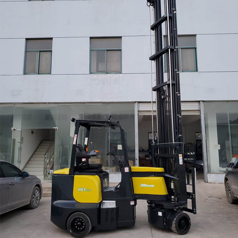 Heylifts achieves another success in Oceania! A New Zealand customer selects four 30 Series 3.0-ton electric narrow aisle articulated forklifts.