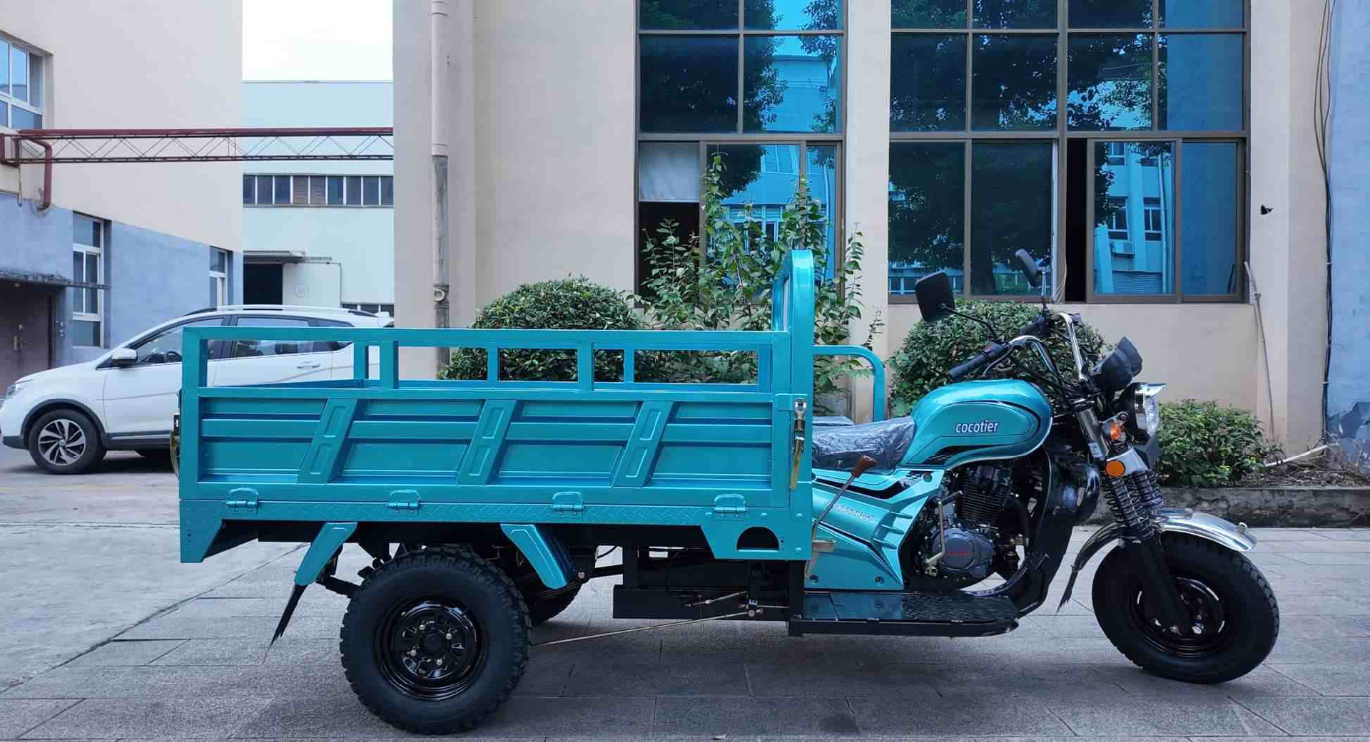 Yun 360-- Gasoline Cargo Tricycle