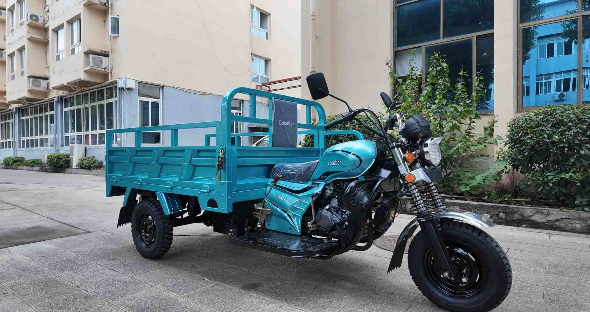 Yun 360-- Gasoline Cargo Tricycle